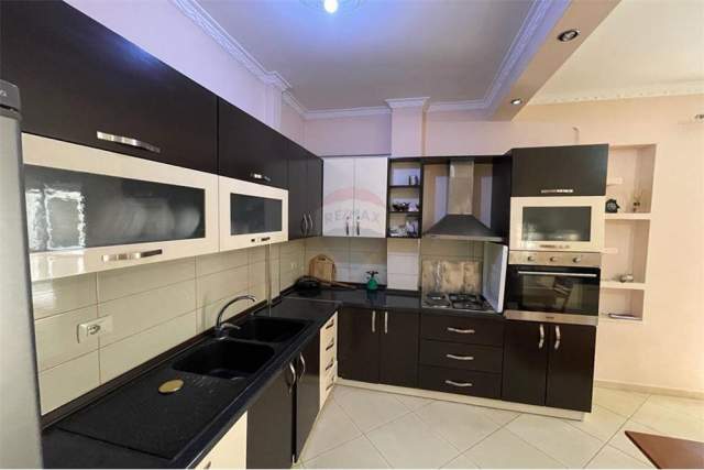 Tirane, shitet apartament 2+1+BLK Kati 2, 92 m² 140.000 Euro (Eleonora, Market Aldi)