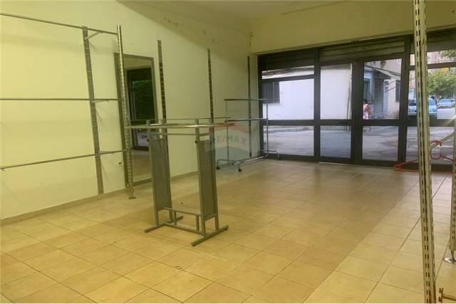 Tirane, shitet dyqan Kati 0, 96 m² 380,000 Euro (Vasil Shanto)