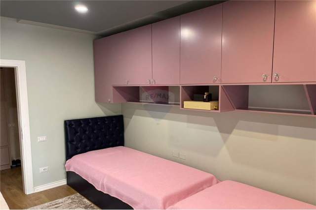 Tirane, jepet me qera apartament 2+1+BLK Kati 2, 101 m² 1.000  (Rruga e Dibres)