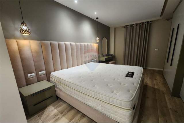 Tirane, jepet me qera apartament 2+1 Kati 5, 1.000 Euro