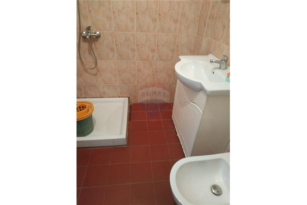 Shitet Apartament 1+1 tek Ish Restorant Durresi