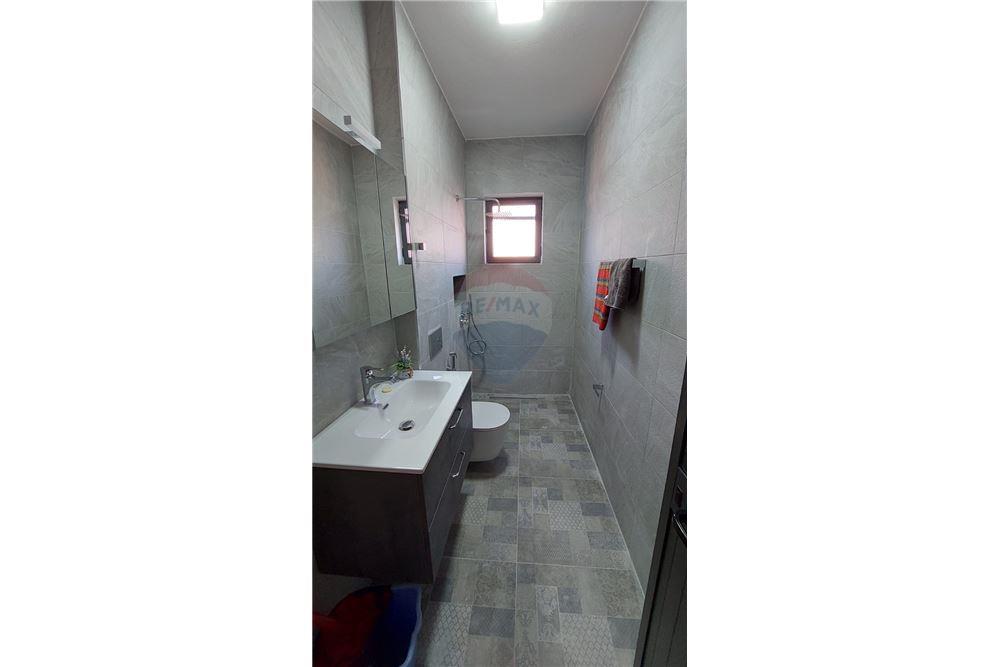 Jepet me Qera 2+1 tek Brryli
