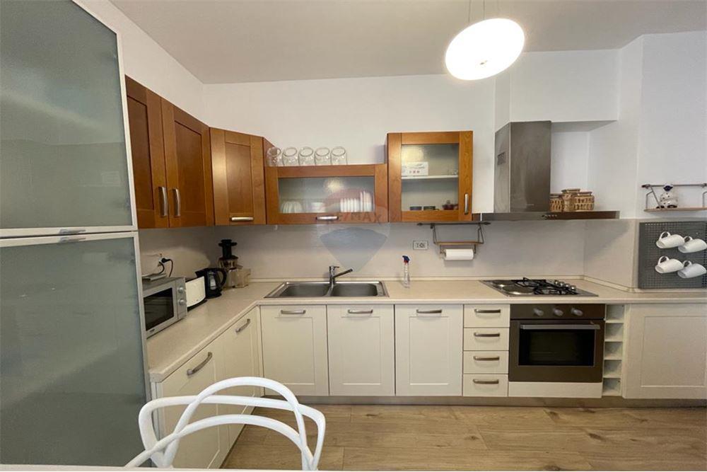 Apartament per qira 2+1+2 tek Liceu Artistik 1300 Euro/Muaj
