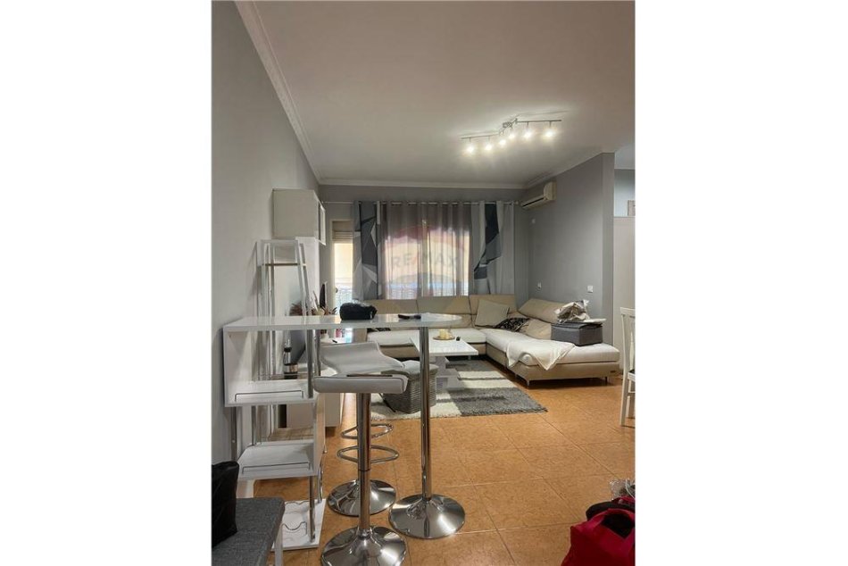 Apartament 2+1 me qira tek Fusha Aviacionit.