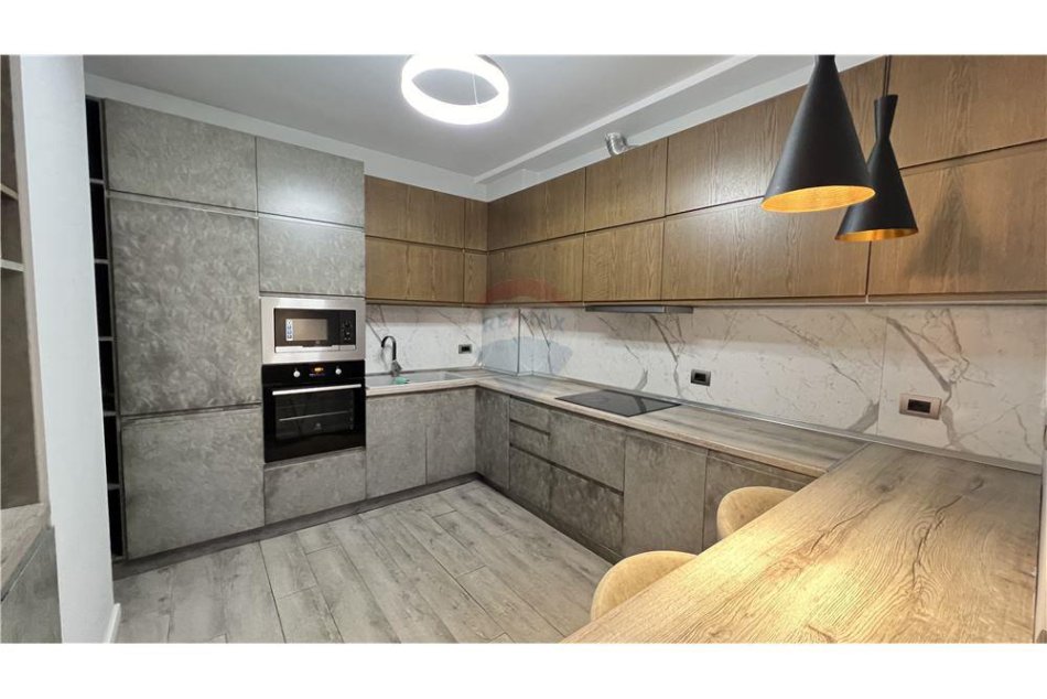 Apartament me qira 2+1 tek Rruga Elbasanit!
