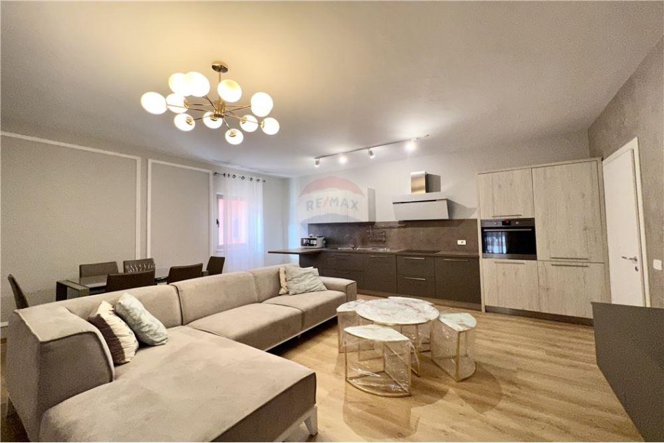 Tirane, jepet me qera apartament 2+1+Ballkon Kati 6, 118 m² 1.100 € (Kompleksi Delijorgji)