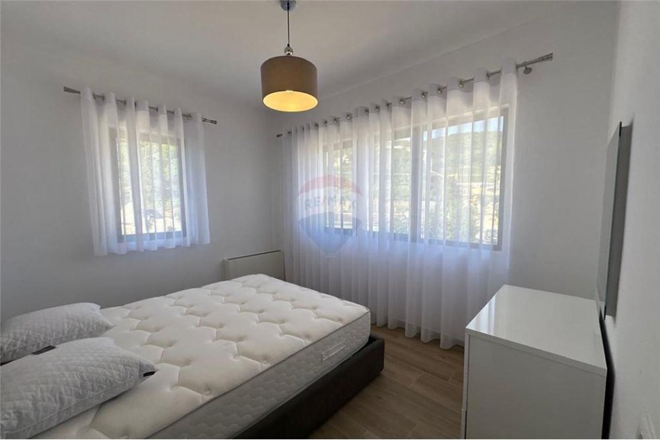 Tirane, jepet me qera apartament 3+1+Ballkon Kati 3, 122 m² 800 € (Kodra e Diellit)