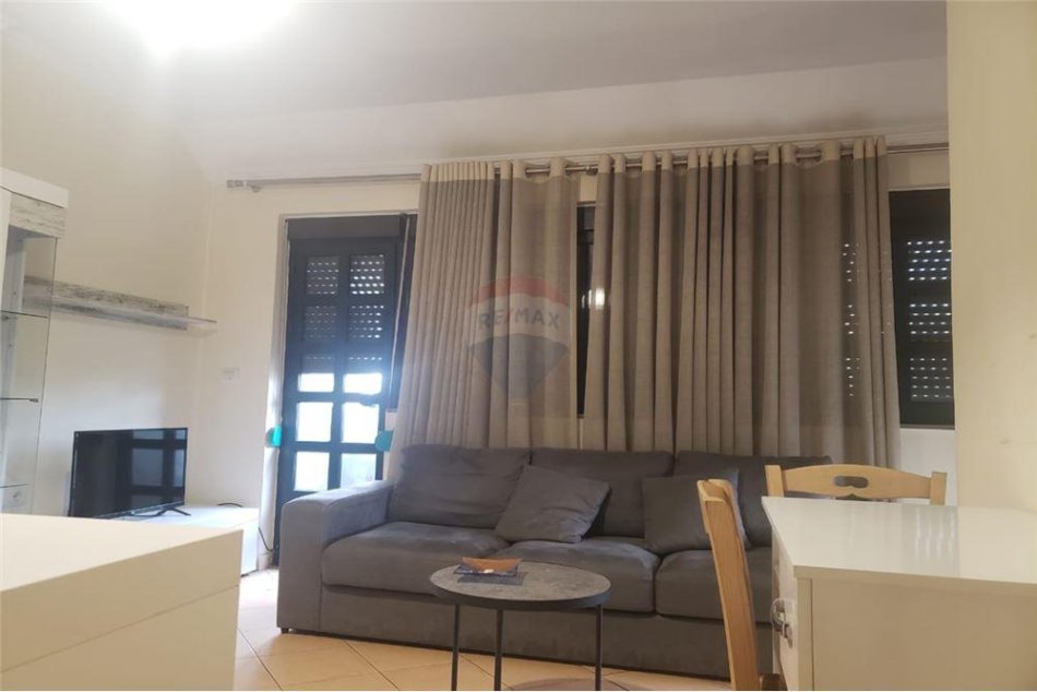 Tirane, jepet me qera apartament 1+1+Ballkon Kati 5, 70 m² 450 € (21 Dhjetori)