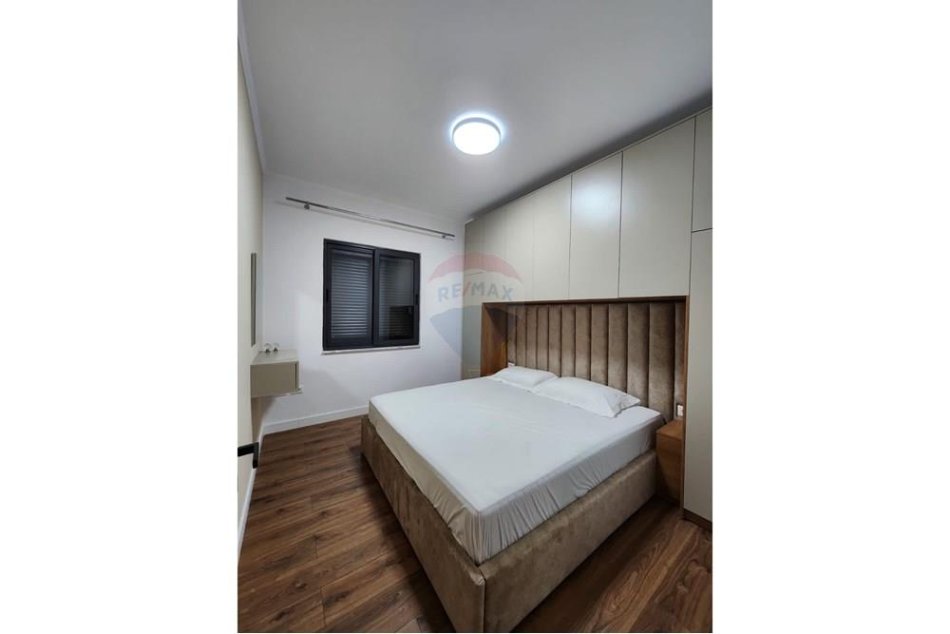 Tirane, jepet me qera 1+1+Ballkon , 500 € (Nela 6, Yzberisht)
