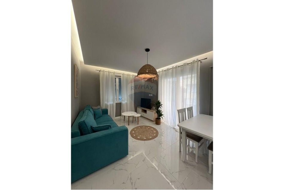 Tirane, jepet me qera apartament 2+1+Ballkon Kati 4, 68 m² 1.000 € (Myslym Shyri)