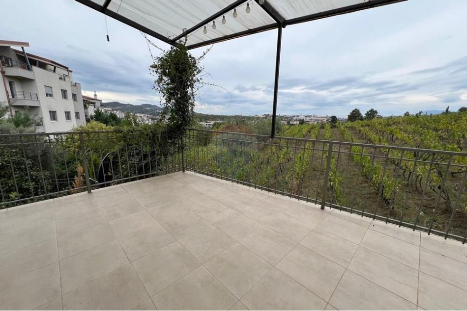 Tirane, jepet me qera 5+1+Ballkon Kati 0, 2.000 m² 2.000 € (TEG)