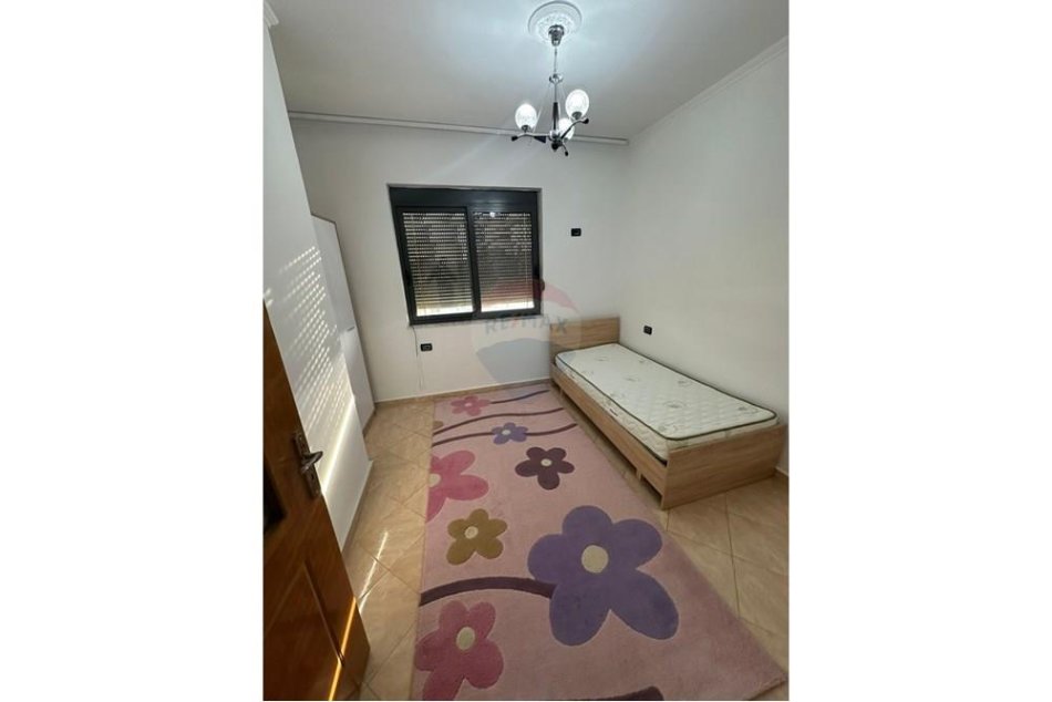 Tirane, jepet me qera apartament 2+1+Ballkon Kati 4, 80 m² 550 € (Gjimnazi Aleks Buda Laprake)
