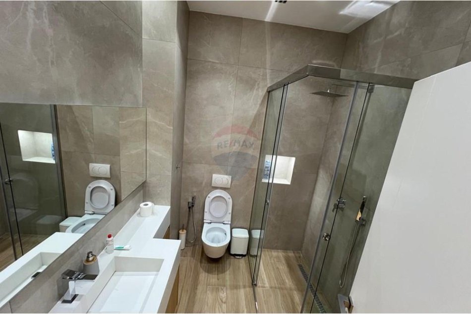 Tirane, shitet apartament 2+1 , (Kopshti Botanik)