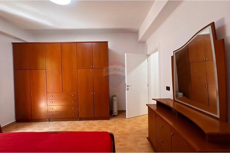 Tirane, shitet apartament 1+1 , 70 m² (Qytet Satudent)
