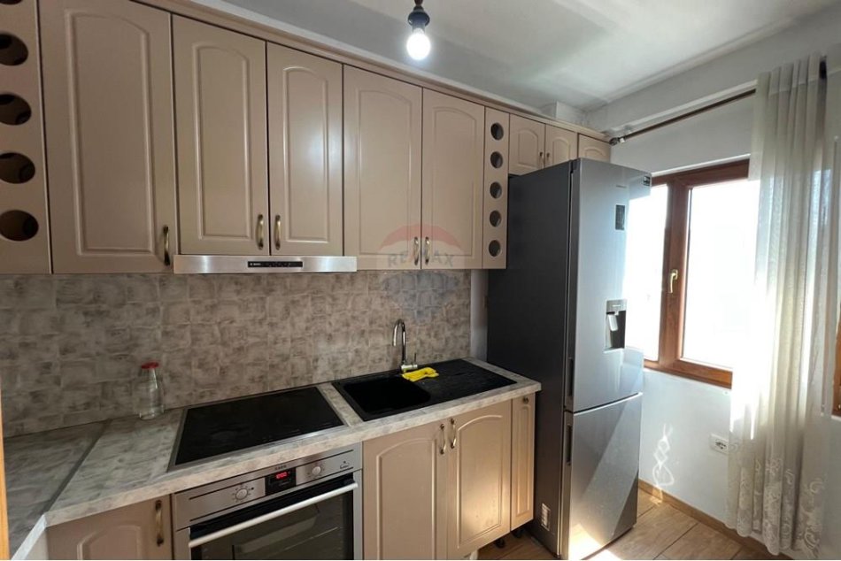 Tirane, jepet me qera apartament 2+1 Kati 7, 100 m² 600 € (Pallati me Shigjeta)