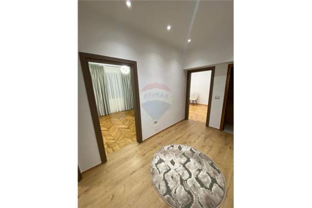 Tirane, jepet me qera 3+1+BLK Kati 4, 750 Euro
