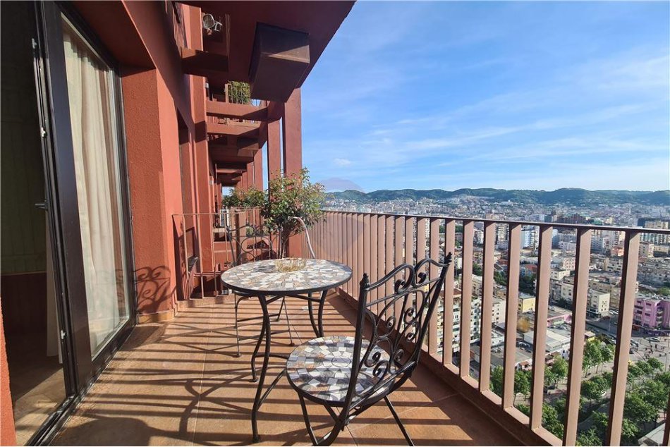 Tirane, jepet me qera apartament 1+1 Kati 20, 77 m² 1.000 € (Rruga Kavajes)