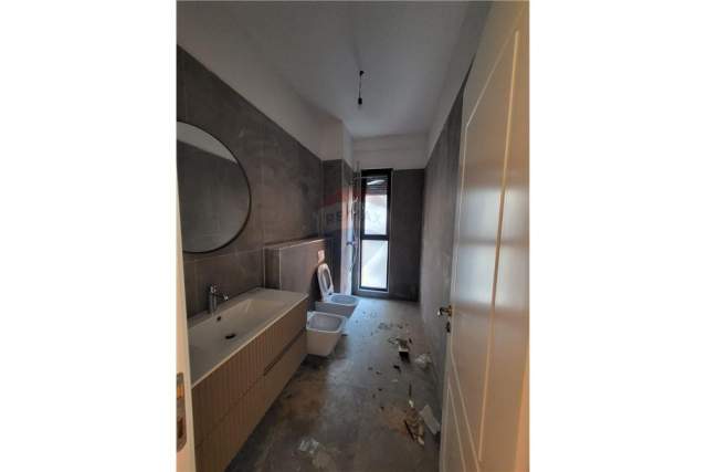 Tirane, shitet apartament 3+1 Kati 3, 140 m² 196.000 Euro (Rruga Kongresi i Manastirit - Porcelan)