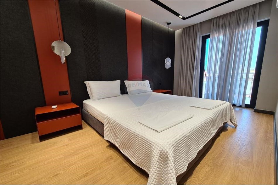 Tirane, jepet me qera apartament 2+1 , 100 m² (Apartament luksoz me qira ne Qender!)