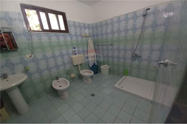 Tirane, shitet Vile 2+1+BLK Kati 2, 229 m² 185.000 Euro (Rruga Fehmi Ibrahimi)