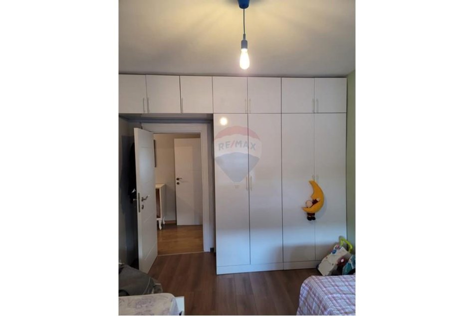 Tirane, shitet apartament 3+1 Kati 5, 92 m² 190.000 € (RRUGA E KAVAJES)