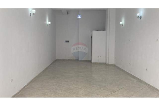 Tirane, shitet dyqan Kati 0, 51 m² 95.000 Euro (astir)