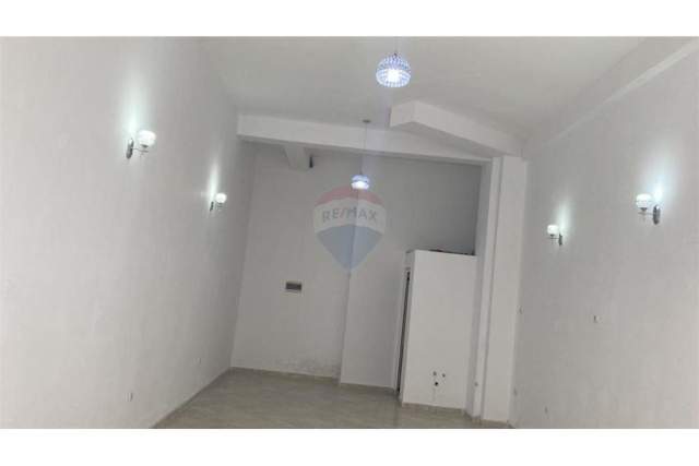 Tirane, shitet dyqan Kati 0, 51 m² 95.000 Euro (astir)