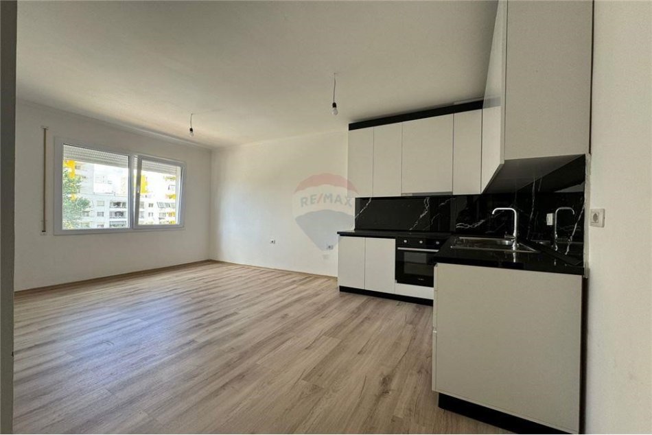 Tirane, jepet me qera apartament 2+1 Kati 2, 82 m² 390 € (Apartament për qira)