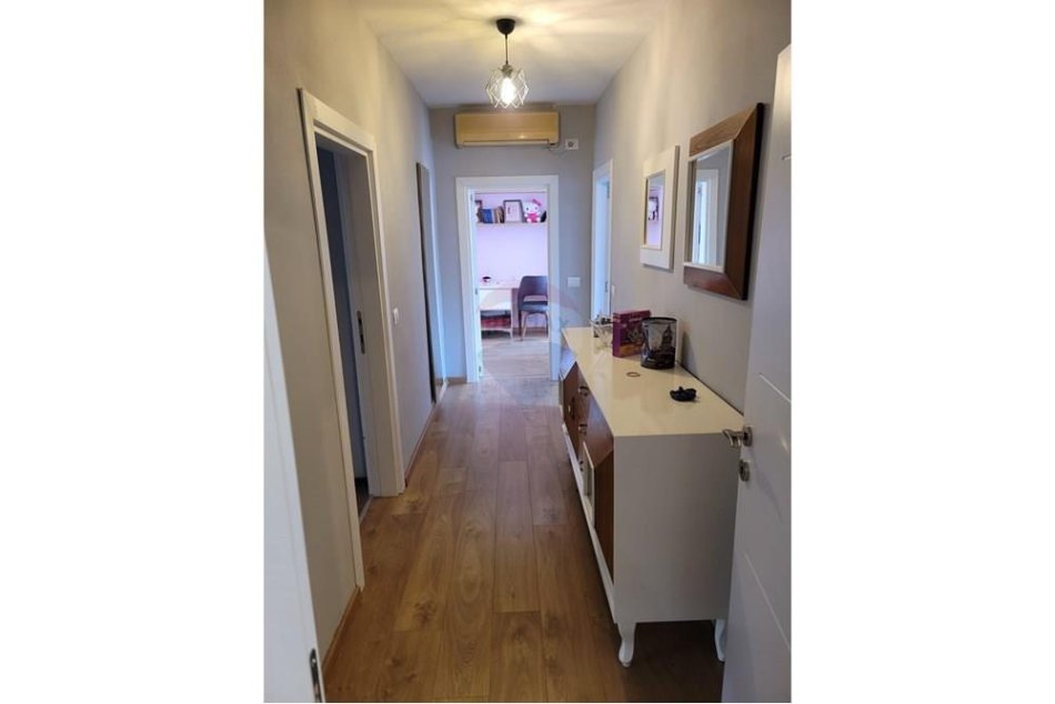 Tirane, shitet apartament 3+1 Kati 5, 92 m² 190.000 € (RRUGA E KAVAJES)