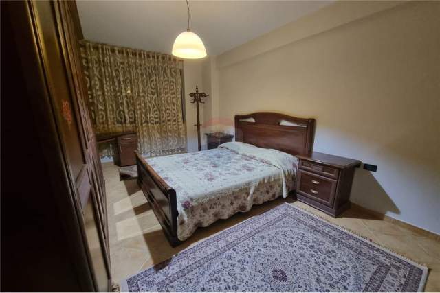 Shqiperi, jepet me qera apartament 2+1+A+BLK Kati 2, 111 m² 600 Euro (Komuna e Parisit)