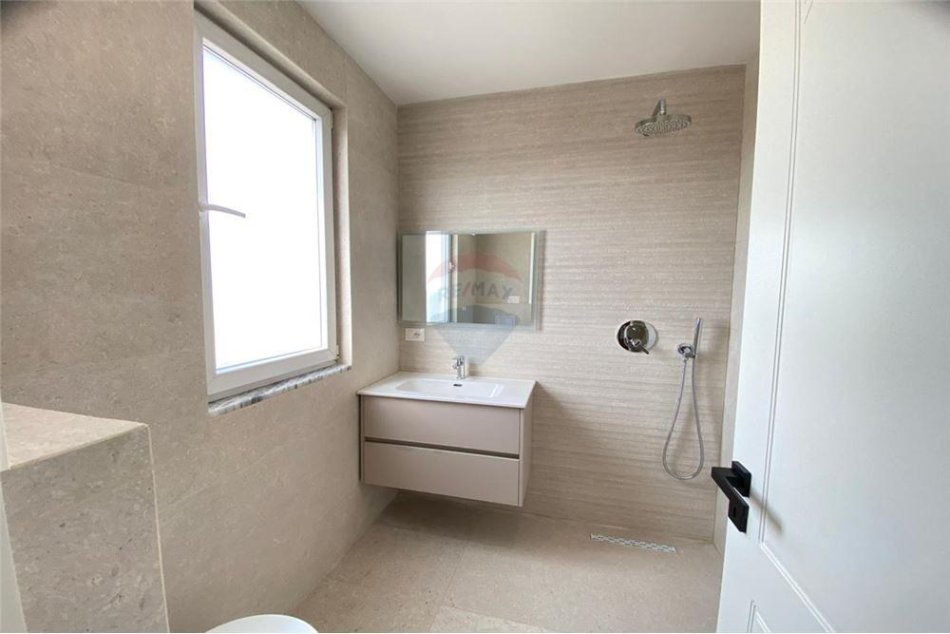 Tirane, jepet me qera apartament 2+1 Kati 10, 87 m² 850 € (Rruga e Kavajes)