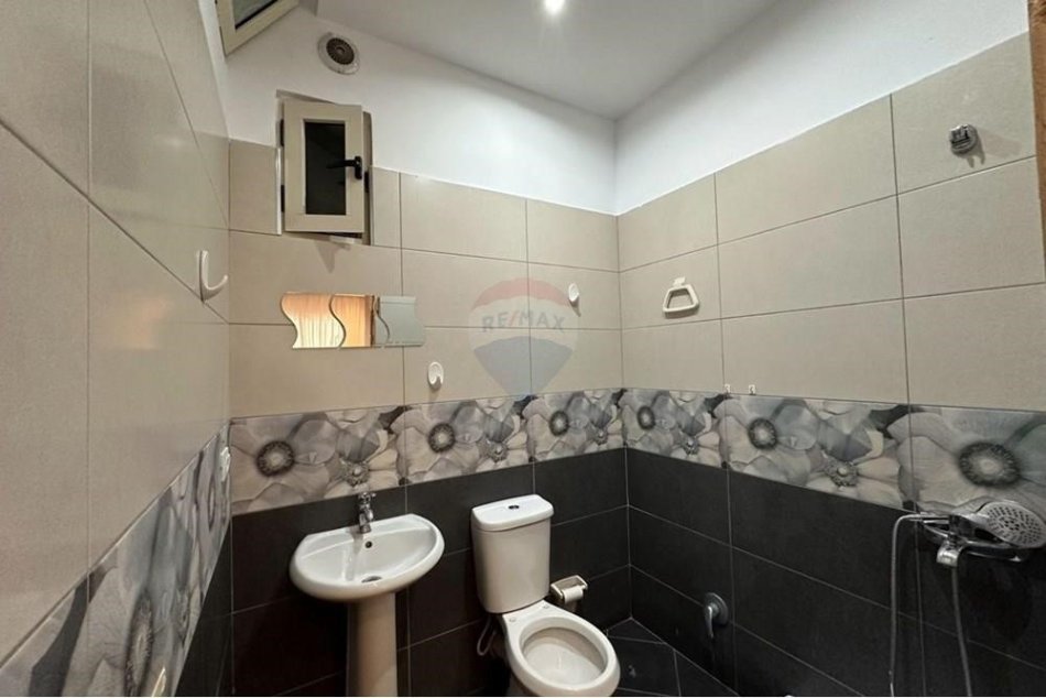 Tirane, jepet me qera apartament 2+1 , 90 m² 550 € (APARTAMENT 2+1+2 ME QIRA NE ASTIR, PRANE WELL)