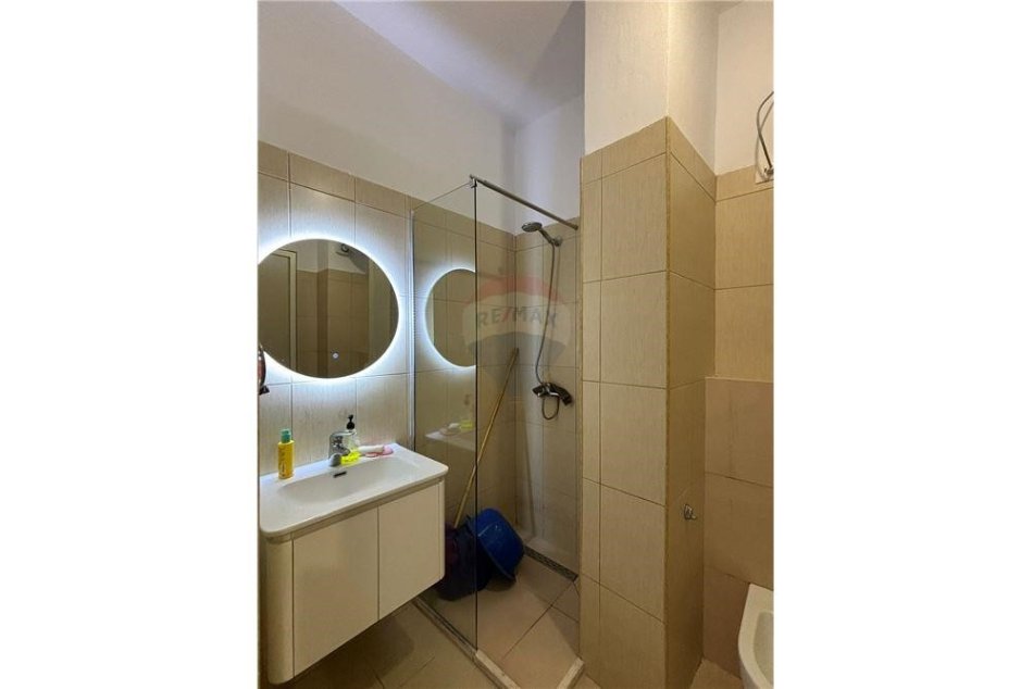 Tirane, jepet me qera apartament 2+1 Kati 7, 110 m² 450 € (Apartament 2+1 me qira tek Pallatet Cabej!)
