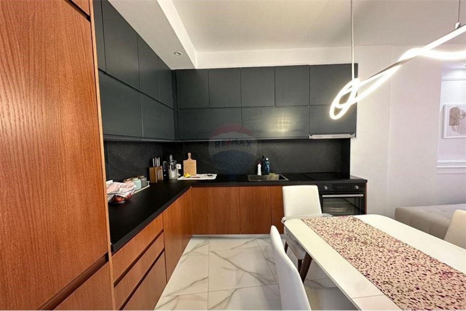 Tirane, shitet apartament 1+1 Kati 2, 80 m² 165.000 € (APARTAMENT 1+1 NE SHITJE NE RRUGEN E DIBRES.)