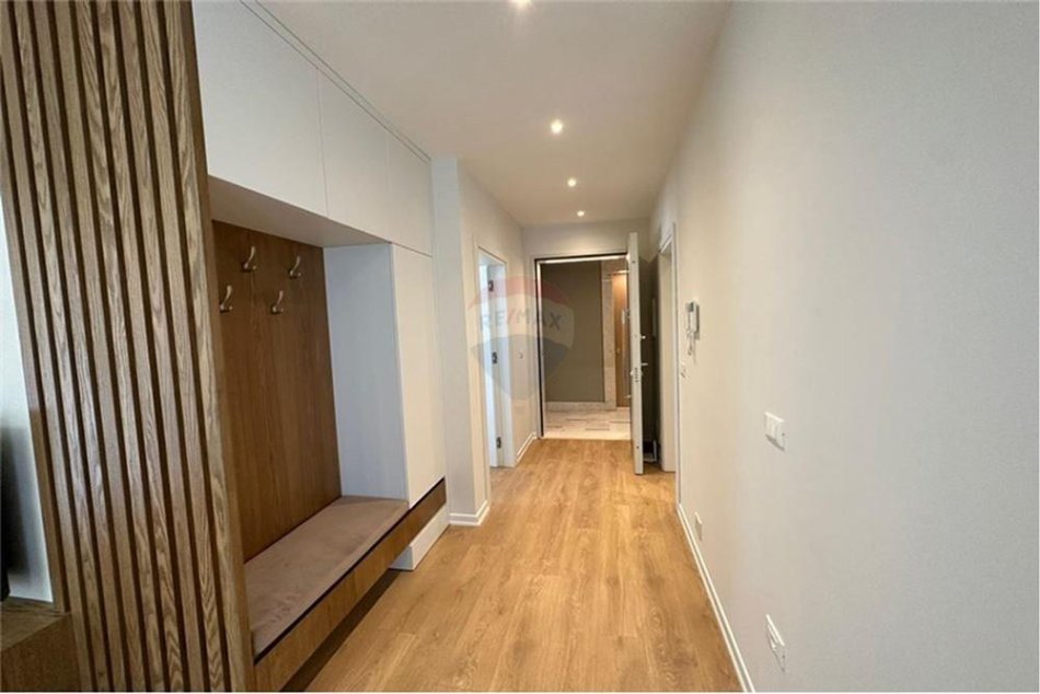 Tirane, jepet me qera apartament 1+1 Kati 5, 79 m² 700 € (Zogu i Zi,)