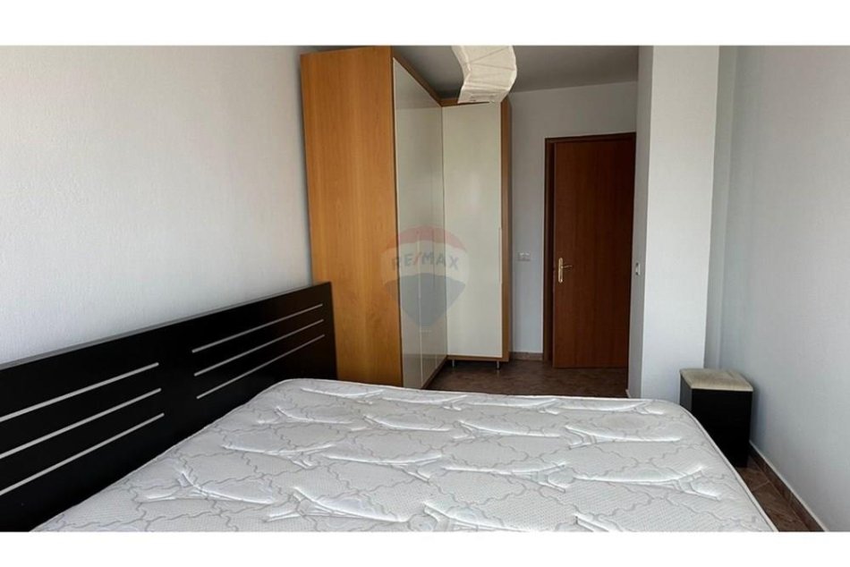 Tirane, jepet me qera apartament 2+1 , 100 m² 600 € (Pazari i Ri, Rruga Tefta Tashko,)