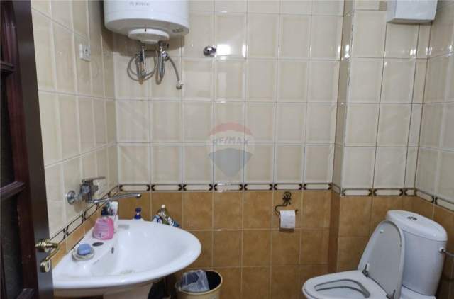 Tirane, jepet me qera apartament 2+1+BLK Kati 3, 81 m² 330 Euro (Ali Demi)