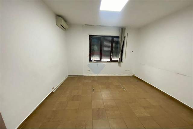 Tirane, jepet me qera zyre Kati 9, 94 m² 400 Euro (Rruga e Barrikadave)