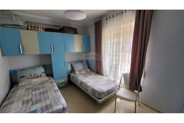 Tirane, jepet me qera apartament 2+1+BLK Kati 5, 95 m² 350 Euro (Tek Fresku)