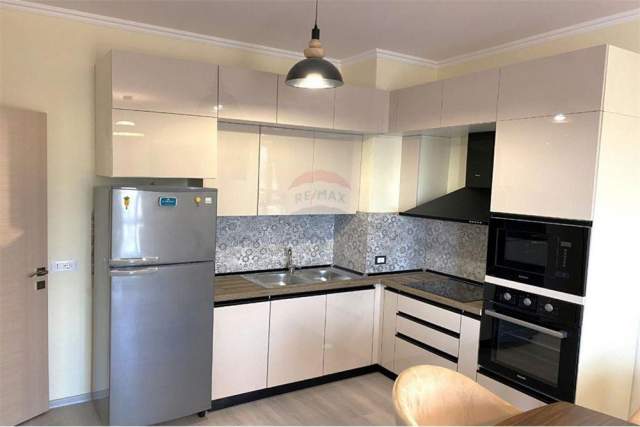 Tirane, jepet me qera apartament 1+1+BLK Kati 6, 61 m² 450 Euro (Rruga e Dibres)