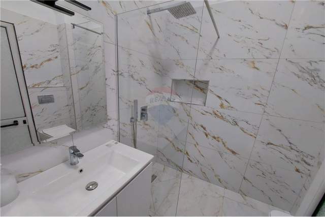 Tirane, jepet me qera zyre Kati 3, 100 m² 950 Euro (Reshit Collaku , Shallvaret)