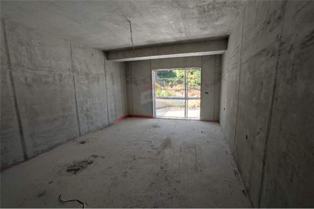 Tirane, shitet 1+1 Kati 4, 84.000 Euro