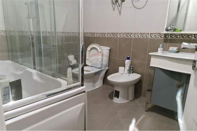 Tirane, jepet me qera apartament 2+1+BLK Kati 6, 90 m² 900 Euro (Komuna e Parisit)