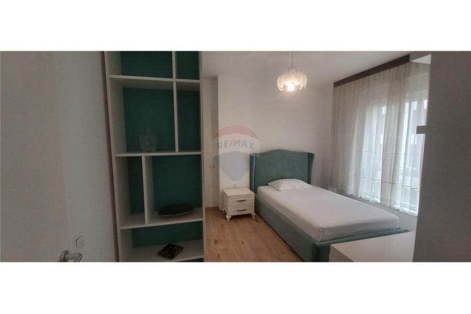 Jepet Apartament me qira  2+1 i mobiluar tek 21 Dhjetori
