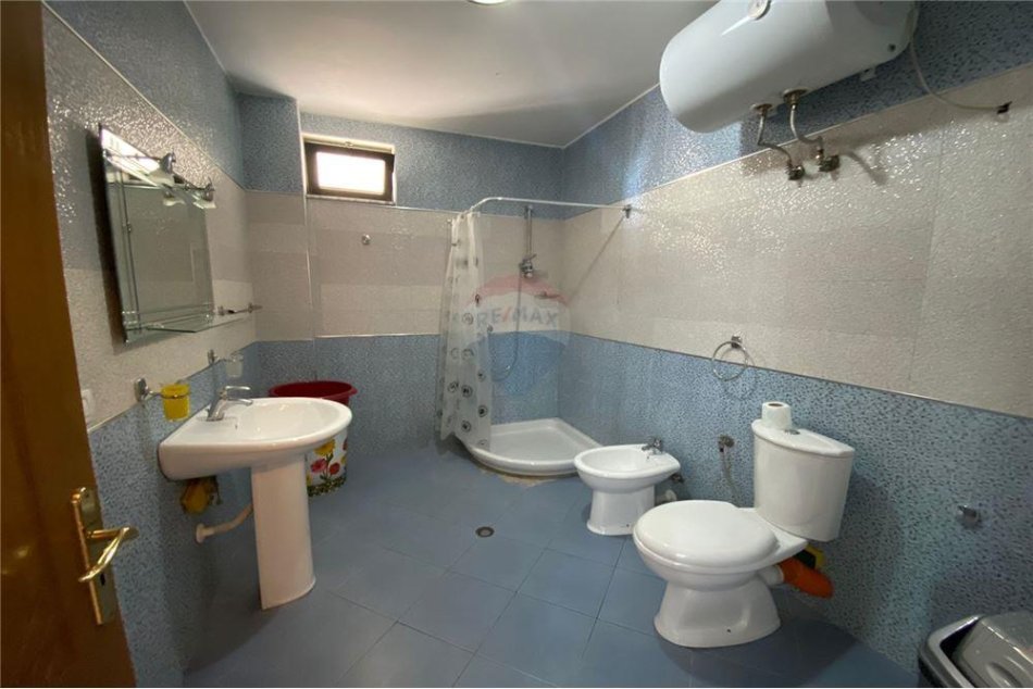 Tirane, jepet me qera apartament 2+1+Ballkon, Kati 5, 104 m² 600 € (Rruga e Durresit)