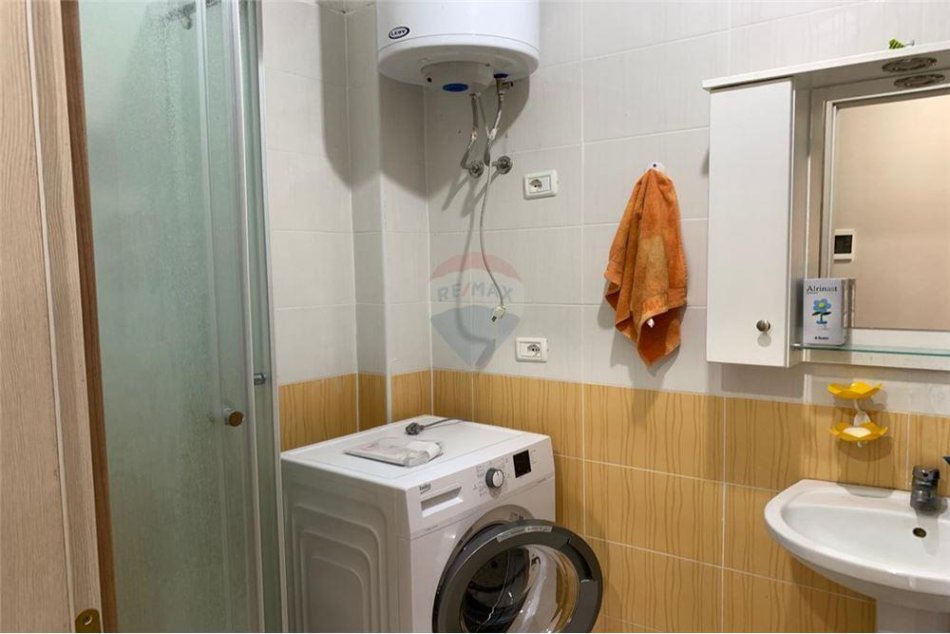Tirane, jepet me qera apartament 1+1 Kati 7, 50 m² 430 € (Rruga Sokrat Miho)