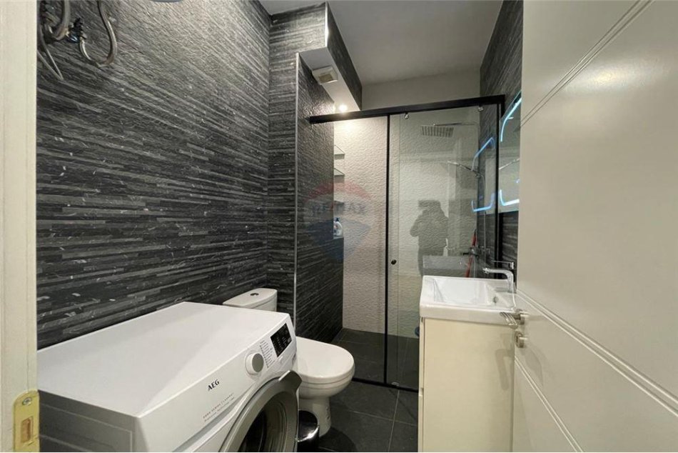 Tirane, jepet me qera apartament 1+1+Ballkon Kati 3, 60 m² 550 € (Kopshti Botanik)