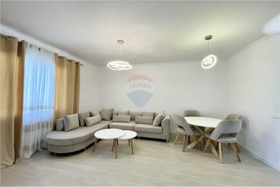 Tirane, jepet me qera apartament 1+1+Ballkon Kati 6, 75 m² 800 € (Blloku)
