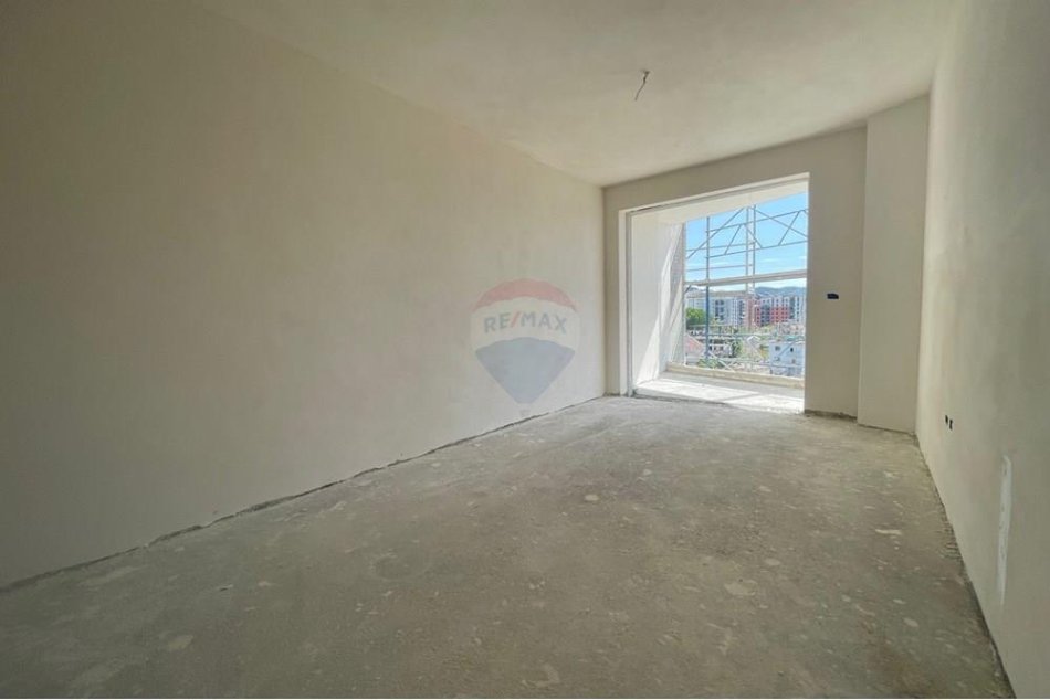 Tirane, shitet apartament 1+1+Ballkon Kati 4, 83 m² 132.000 € (Kompleksi Turdiu)
