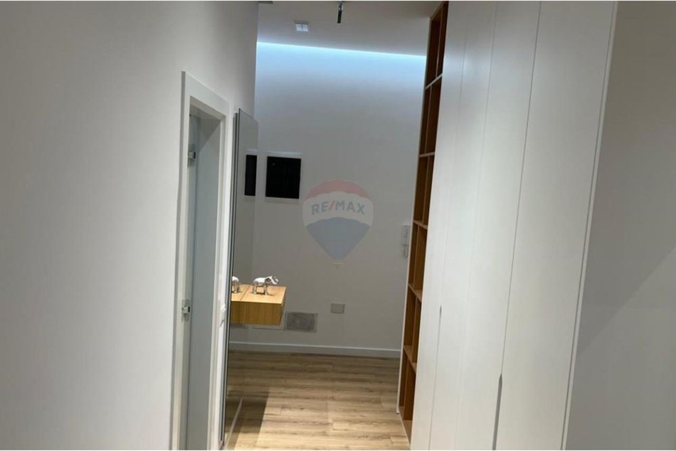 Tirane, shitet apartament 2+1 , (Kopshti Botanik)